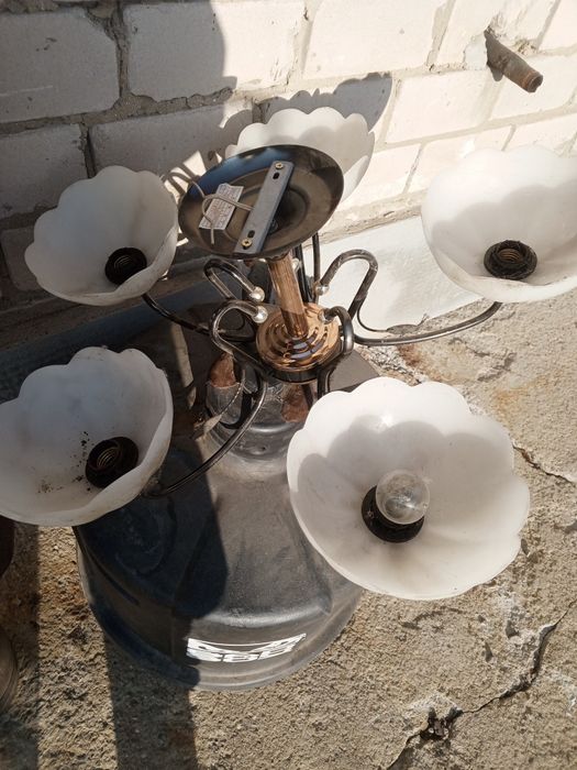 Продам люстру пятирожковую