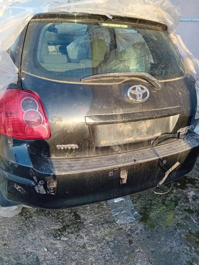 Haion ,bară spate Toyota Auris