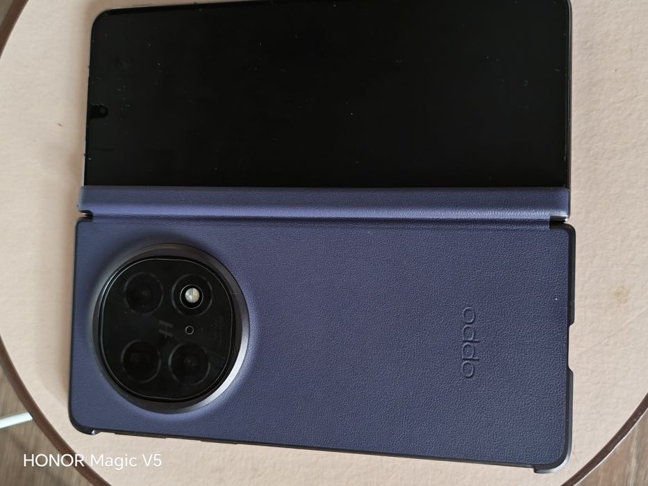 Vând un telefon OPPO Find N5 16/512 mov
