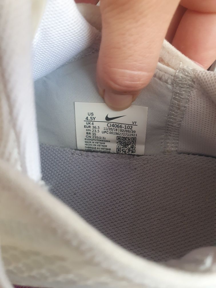 Маратонки  NIKE AIR MAX 2090 - номер 36.5