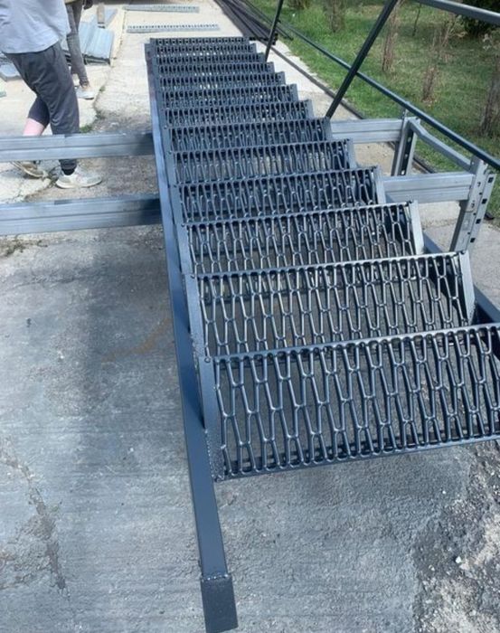 Scări metalice galvanizate la orice demisiune asiguram transport ori u