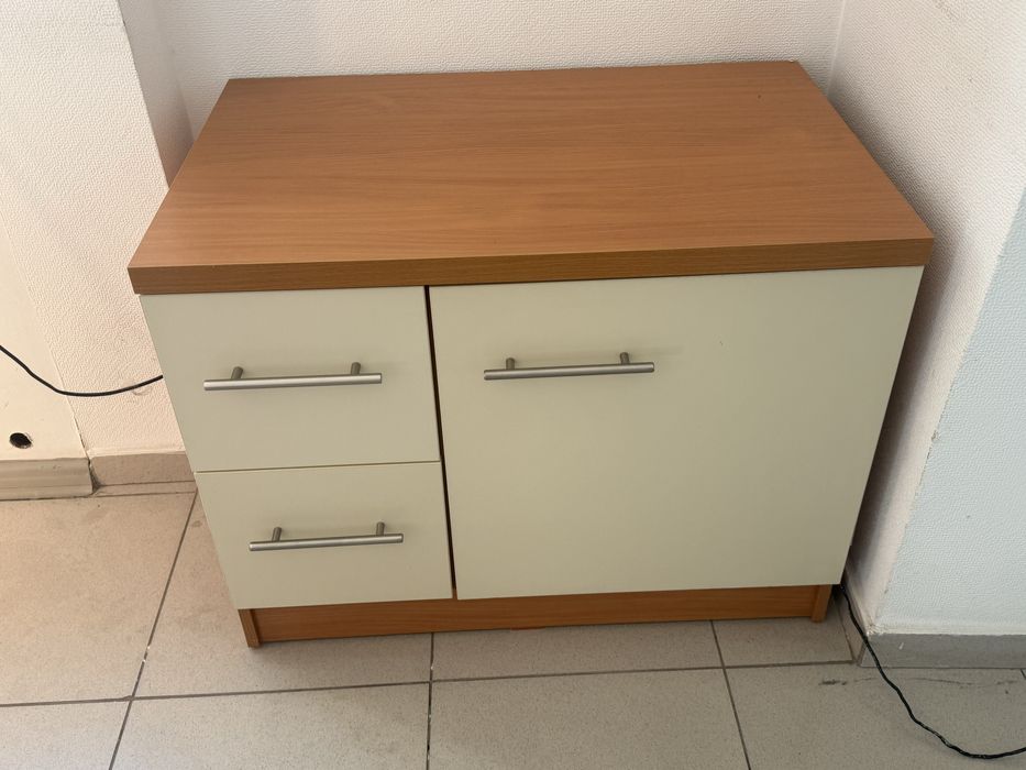 Офисная мебель: Шкафы и писменные столы