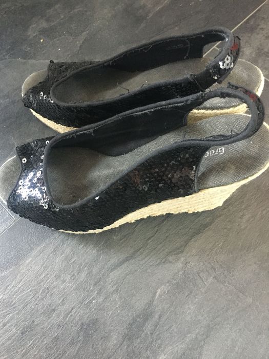 Сандали с паети. Номер 40.