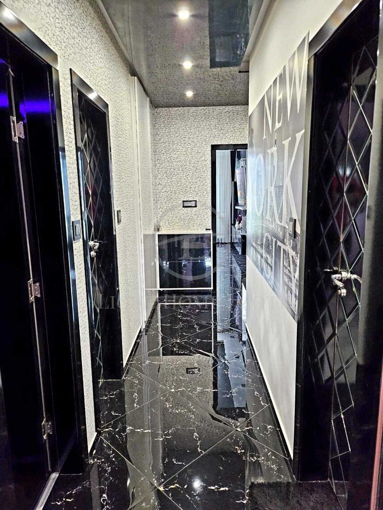 Продава се Тристаен апартамент в Пловдив, Кючук Париж - 100 кв.м за 2250 €/кв.м - Снимка #8