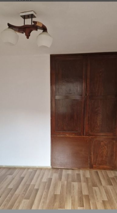 Închiriez apartament cu 2 camere