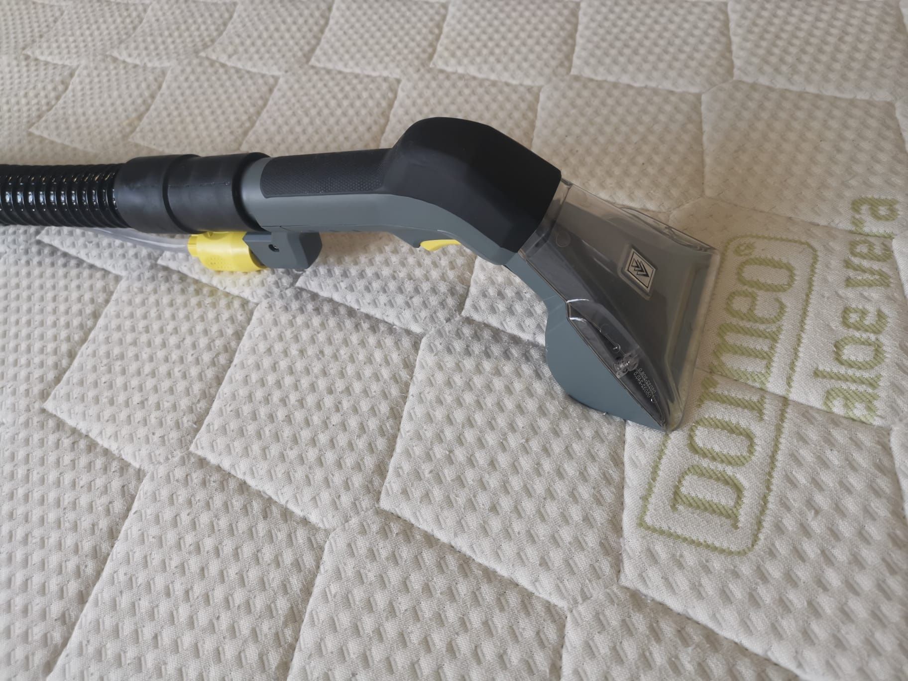 Curatare-spalare canapele, coltare, tapiterii auto
