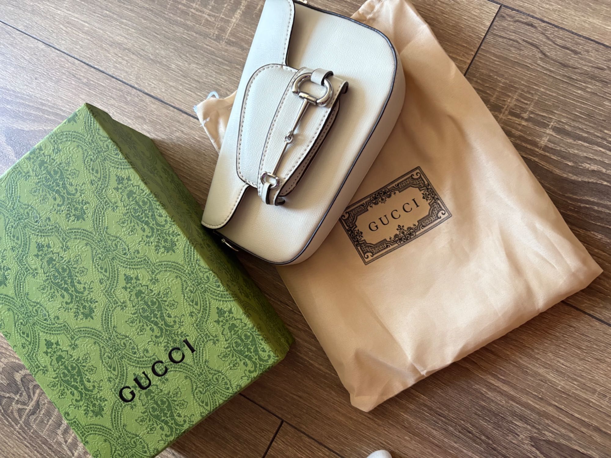 Луксозна дамска бяла чанта GUCCI 12.5x 19.5x 6cm