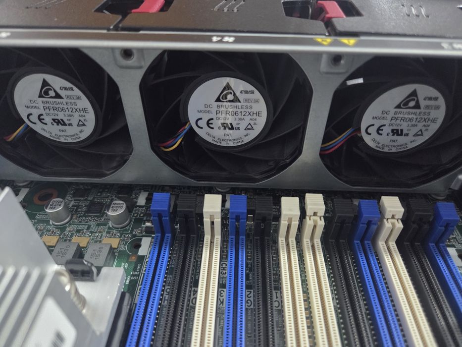 Server HP ProLiant DL380 Gen9 24SFF - 24 TB Stocare
