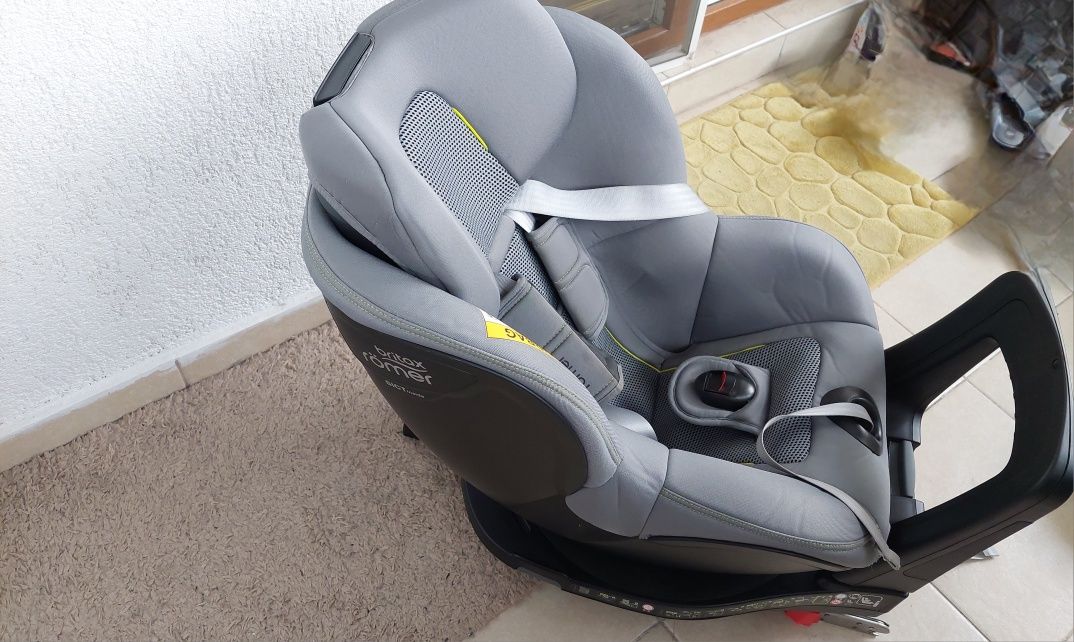 Детско столче Britax Römer Dualfix I-size
Детско столче за кола Dualfi