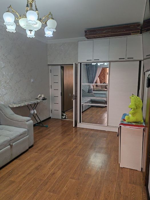 Своя Продается Авиасозлар-1, ориентир базар кадышева 2/5/5 (2балкона2