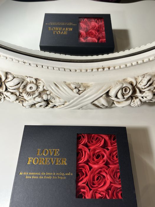 Луксозни подаръчни кутии с розови,червени и лилави вечни рози