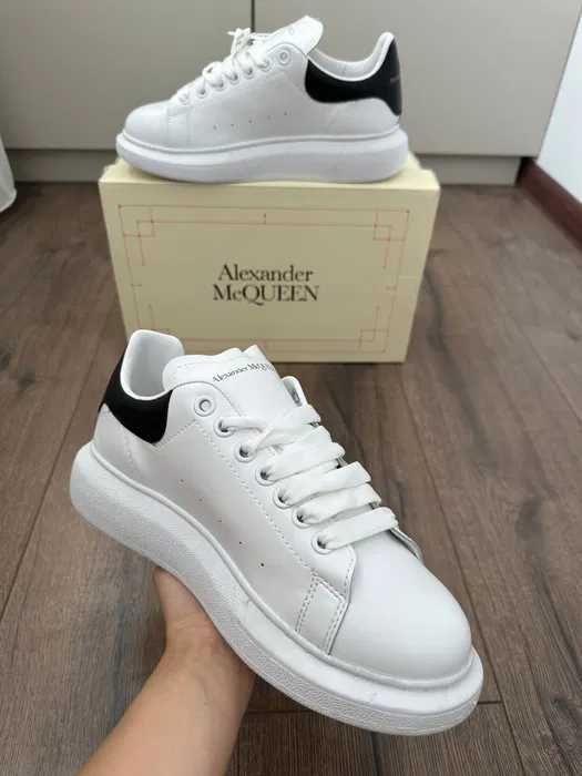 Alexander McQueen l Colet cu verificare