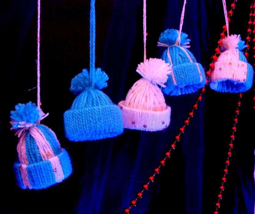 Ornamente pentru brad / decoratiuni Craciun - mini caciulite handmade
