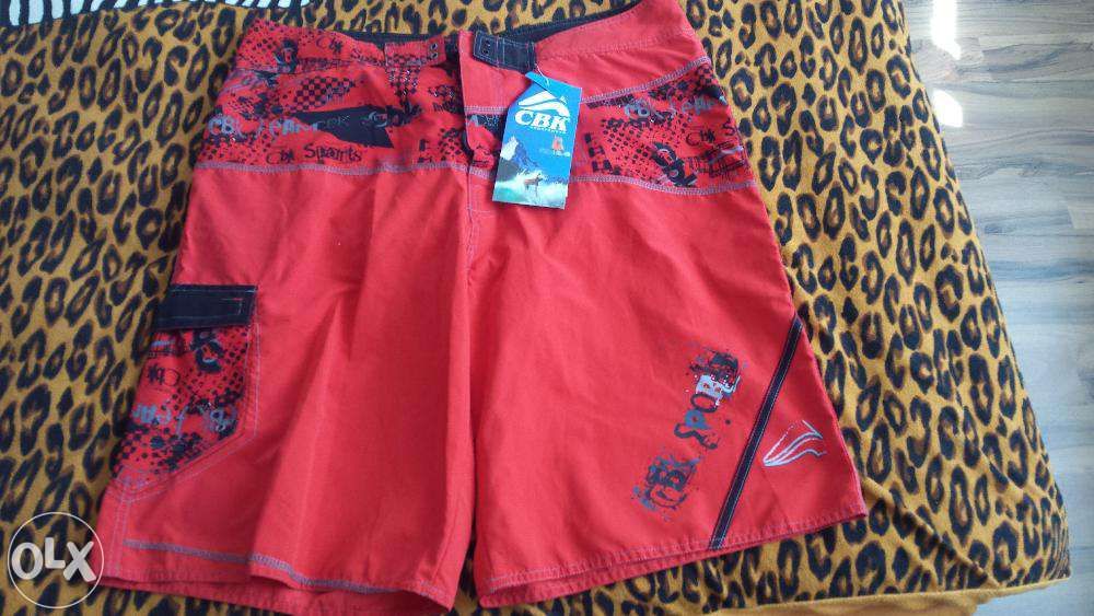 De vânzare pantaloni scurți