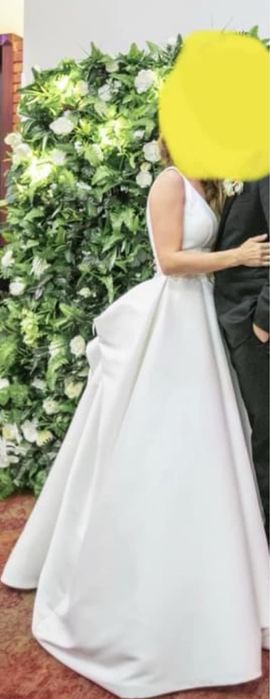 Vand rochie de mireasa Pronovias, matase Mikado, model Malena