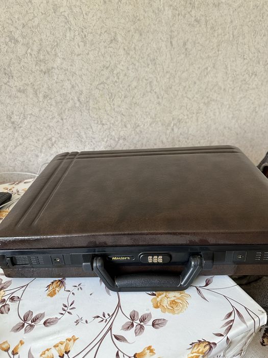 Кейс кожаный с замком