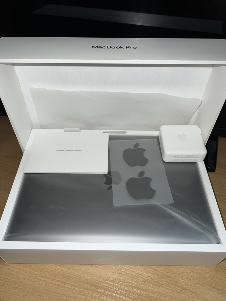 MacBook Pro 13-inch (512 SSD) - Перфектен!!!