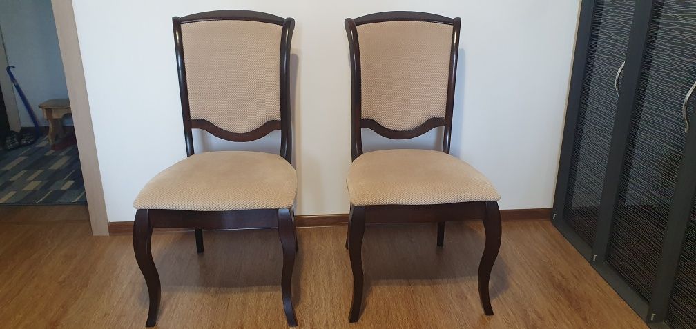 Два шикарных стула