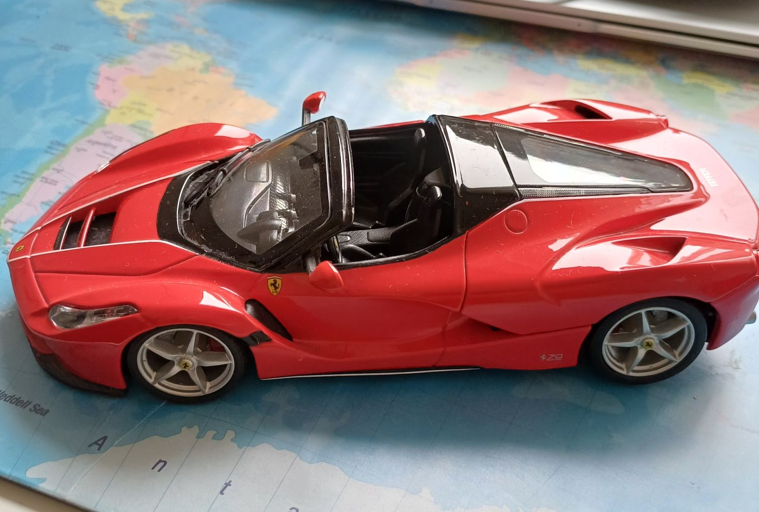 Детска количка Ferrari la Ferrari уголемена