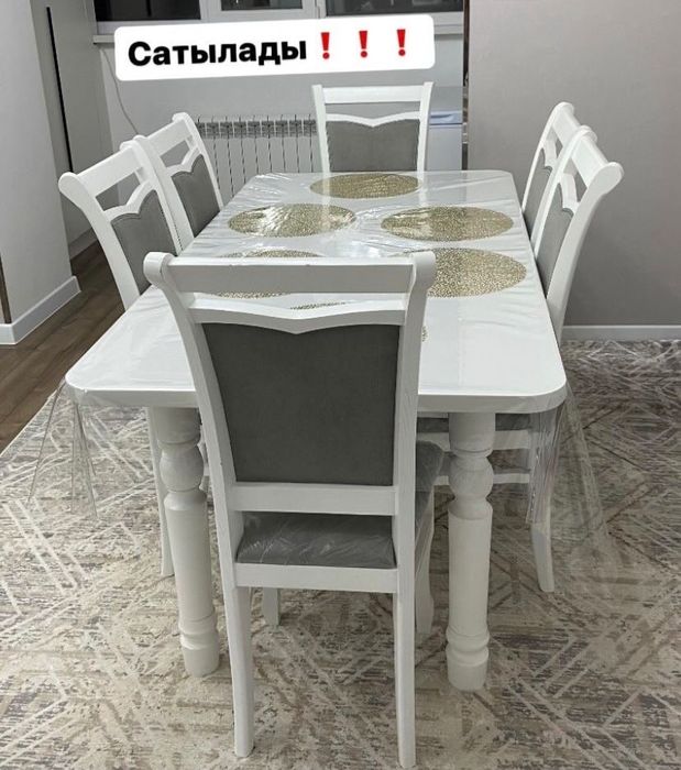 Продам кухонный стол и стулья