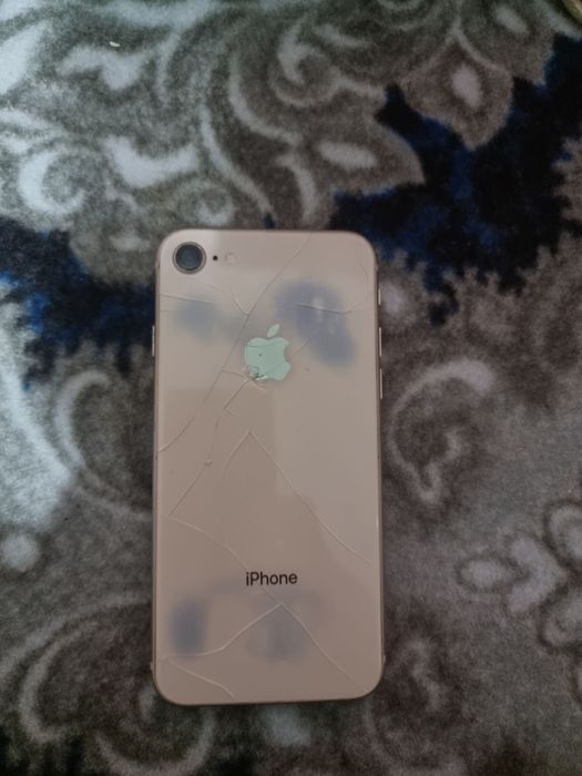 iPhone 8 Xotirasi 64 talik sotiladi 1Mln kami bor . Abmenga ham bor