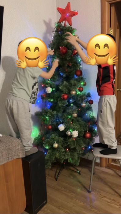 Продам искуственную елку 2.1 метра