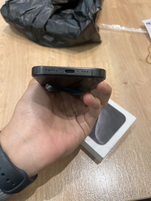 Iphone 15 pro black titanium