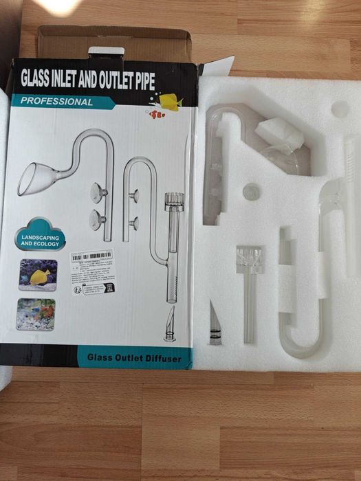 Vand lampa T5 de acvariu si Set Lilly pipe cu schimer.