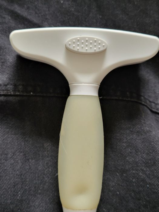 Щётка пуходерка для кошек и собак