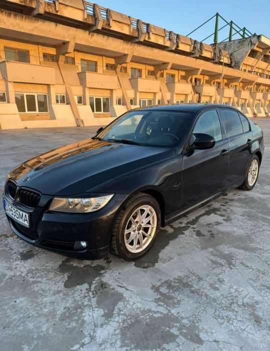 Vând BMW e90 facelift