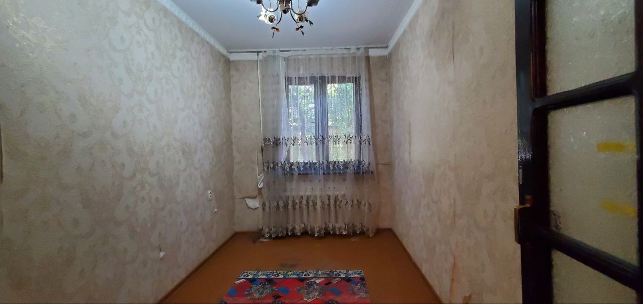 Аренда 3 хонали квартира нархи 350 $ 1 Чи этаж