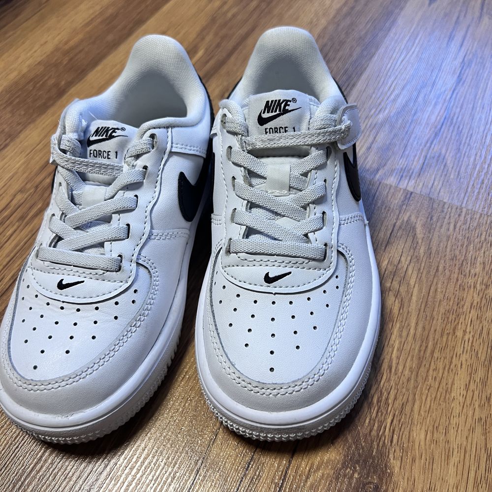 Детски, оригинални маратонки NIKE, НОВИ чехли Karl
