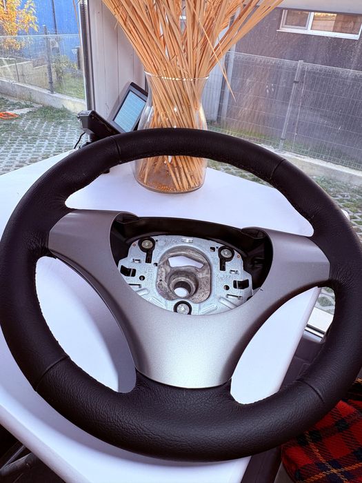 Продавам нов спортен волан за BMW E90/E87.