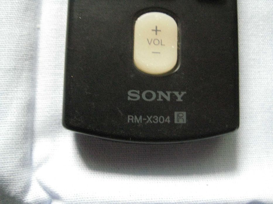 Продавам дистанционни за авто CD Sony и други