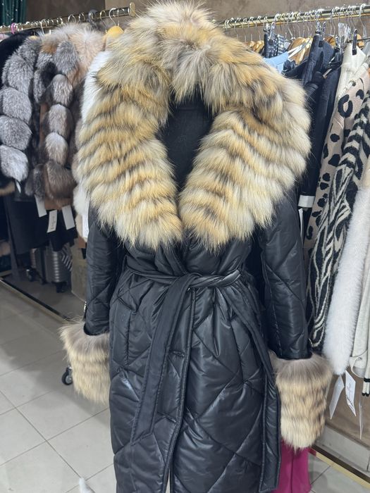 Geaca din fas cu blana de raton 1400 lei