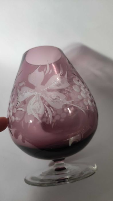 Голяма чаша за коняк от цветен кристал