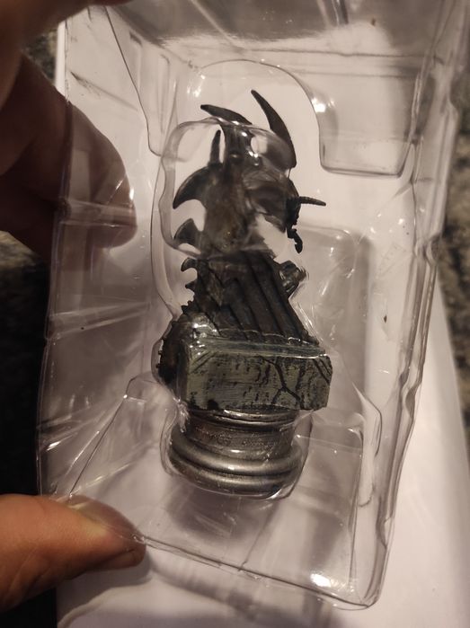 Două figurine din filme noi sigilate