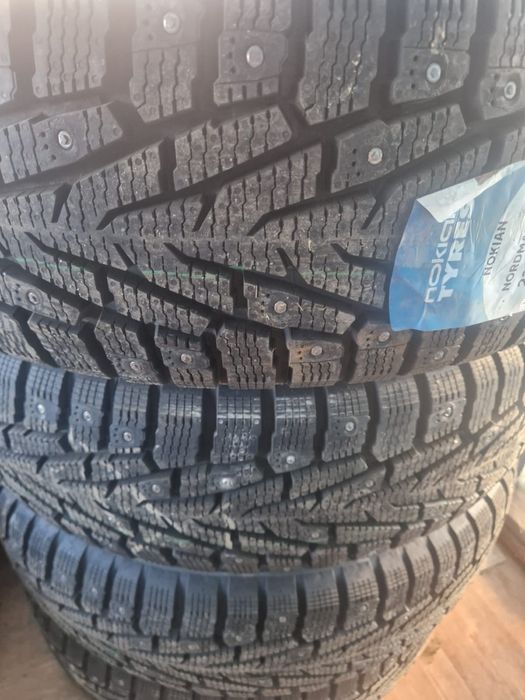 Продам новые зимние шипованные шины