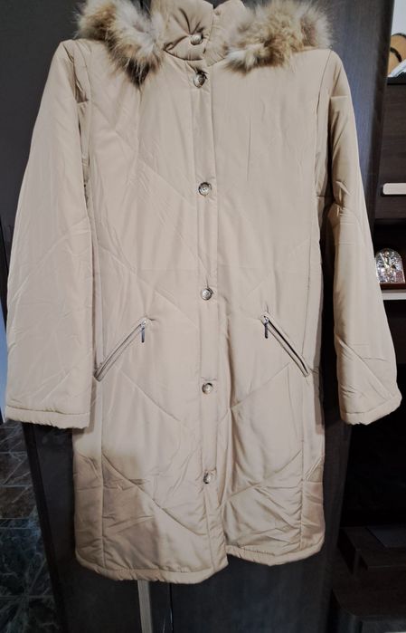 Haina dama cu gluga.