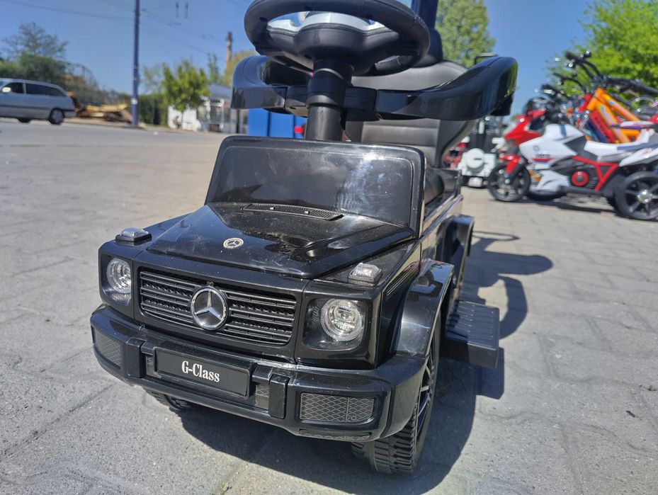MERCEDES Кола за яздене с дръжка и сенник Mercedes-benz G350d черен