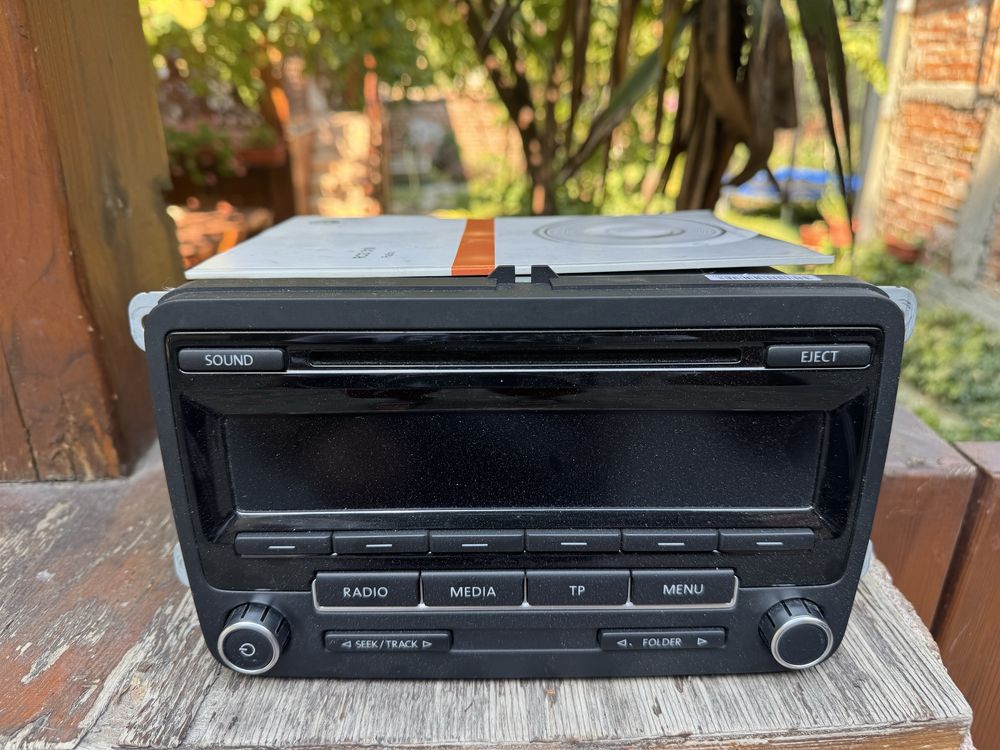 Radio / CD за VW Touran / Tiguan / Passat / Golf / Sharan
