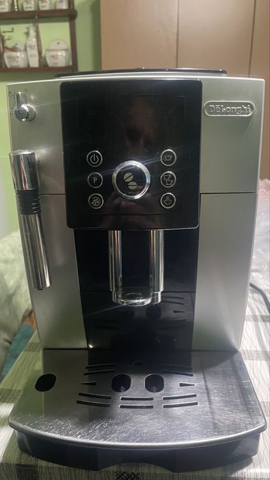 Каферобот Delonghi magnifica 23210w