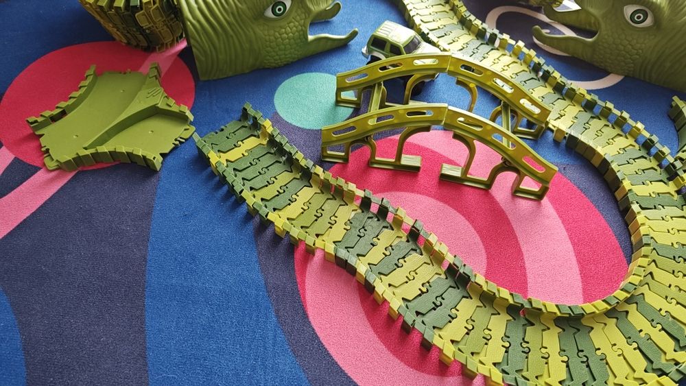 Traseu pista flexibila dinozauri