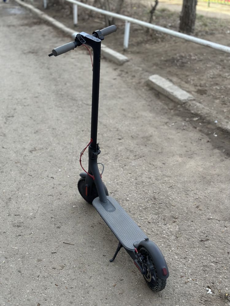 Электросамокат Xiaomi MiJia Electric Scooter M365