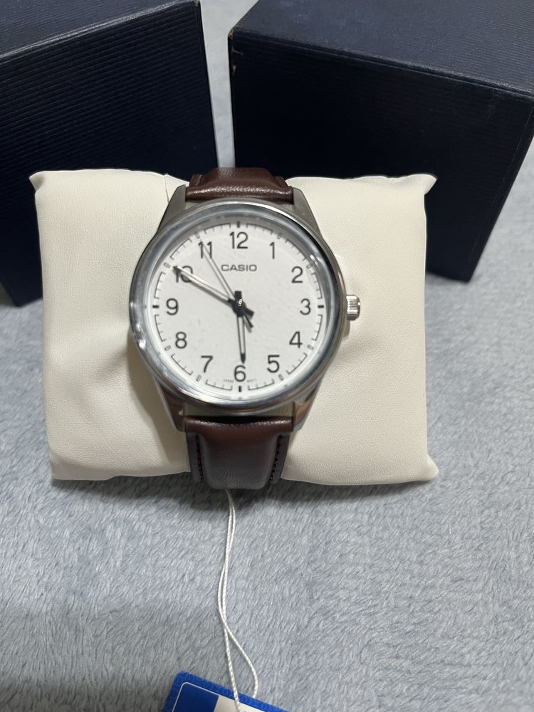 продам часы Casio Collection MTP-V005L-7B4UDFDI