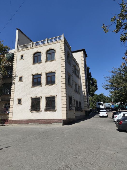 Продается офисное здание Эко базар