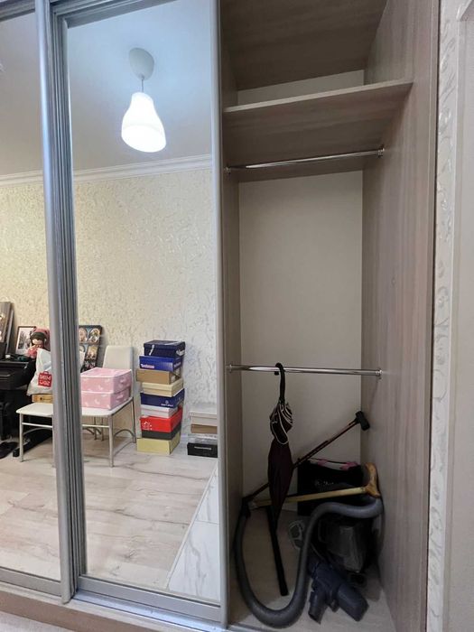 Продается шкаф в прихожую