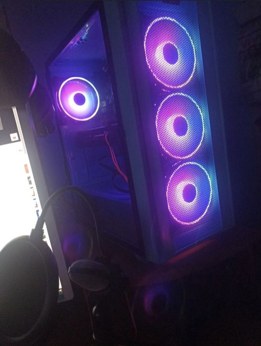 Setup gaming i5 12600kf și placa video rx6600xt