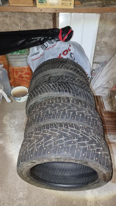 Продам  зимние шины 235 45 r18 бу