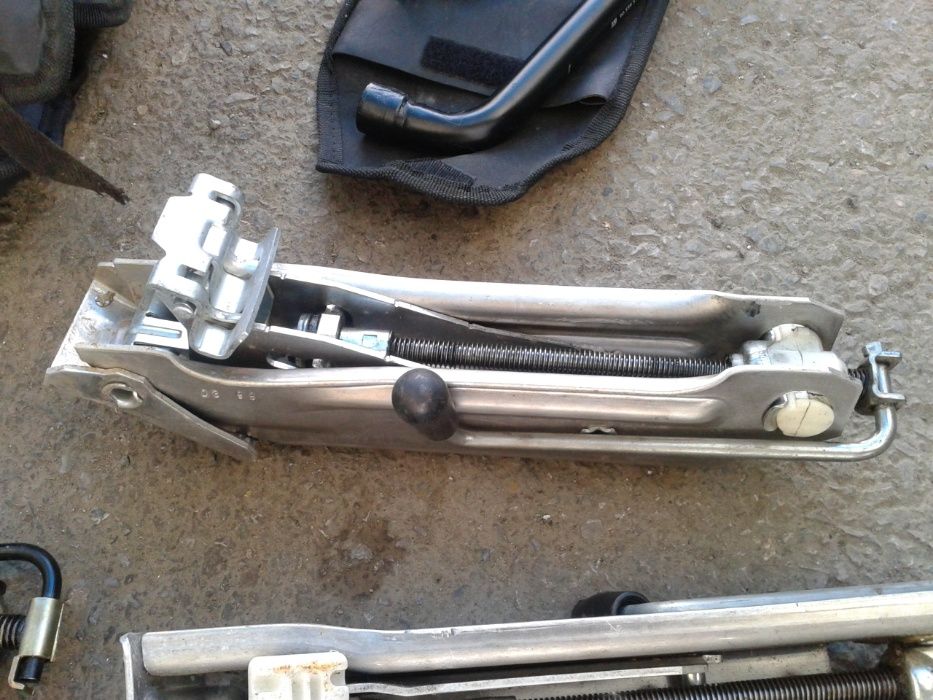 Oригинални крикове и ключове за Опел,рено,пежо,VW,Audi,mercedes...